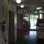 サーモン亭 - （平成２２年８月）販売所から見た食堂入口です。