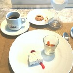 La Brianza - 今回はカシューナッツも入っているというダブルナッツのブルッティマブオーニと、ドルチェとディカフェのコーヒー。サクサクのブルッティマブオーニ、コーヒーととても合う～おいしいです☆