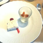 La Brianza - リコッタチーズのカッサータ、レモンのかき氷とドライフルーツ。まろやかなカッサータ口どけなめらか、ソースもいい感じ。即興で作って下さったというかき氷とドライフルーツのグラスも、すっきりして夏にぴったり♡