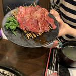 Yakiniku Sakaba Gyuudou - 奥さんが頼んだお肉！！
                      カルビとハラミ