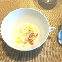 La Brianza - フォンティーナチーズのラビオリ、カステルマーニョチーズと発酵バターのソース。幻のチーズとも言われるフォンティーナチーズのソースはブルーチーズのような風味が感じられ、コクあり。ジロール茸もいい香り♡