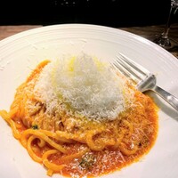 ビストロ ハマイフ - トマトとパルミジャーノのパスタ。使用しているパルミジャーノ・レジャーノは24ヶ月熟成ものだそうです。