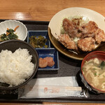 博多もつ鍋 やまや - 鶏の唐揚げめんたい風味定食