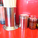 ラーメン二郎 - 卓上調味料