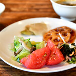 シャンウェイ - 【ランチ 麻婆豆腐定食@890円】サイド：10種以上のサラダーよりピックアップ