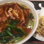 中国料理 廣豊楼 - 排骨麺1100円半炒飯100円 排骨麺はスープも麺も排骨も美味しいです。排骨は少し脂が強いです。炒飯も神田ではトップクラス。