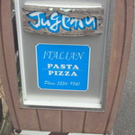 トラットリア・ジュゲム - 通りにある看板