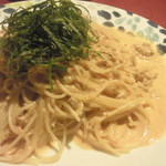 トラットリア・ジュゲム - 鶏とトマトクリーム大葉乗せパスタ