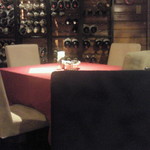 トラットリア・ジュゲム - 意外といっては失礼？　シックな店内