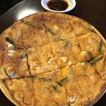 韓国家庭料理 唐辛子 - 海鮮チヂミ