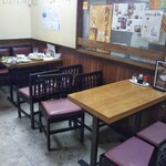 鶴亀 - テーブル席(2020年8月20日撮影)