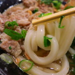 うどん 丸香 - 【冷や肉うどん】うどんはむちっとした感じ...