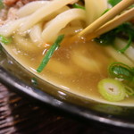 うどん 丸香 - 【冷や肉うどん】いい感じの出汁...