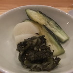温味 - 普段漬物を食べない連れも食べました。みずみずしい茄子