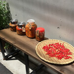 ADI - アチャールを高温で発酵させているのかな。