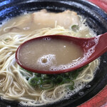 玄龍 - あっさり味の豚骨スープ
