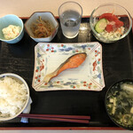 ホテル　イースト - サケ定食