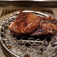 北新地 神威 - 切られたハラミ