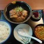 江戸家 - 豚の角煮定食980円