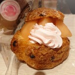 シュークリーム専門店 ウルル - フレッシュピーチシュー