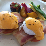 ハレクラニ 沖縄 - エッグベネディクト