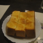 「厚切りトースト」（300円）