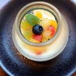 ジッカリア エスト - パンナコッタフルーツマチェドニア添え