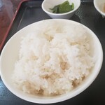 鴻運餃子館 - ご飯・胡瓜漬物
