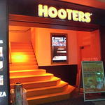 Hooters Ginza - 入口