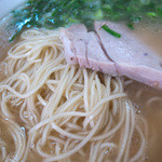 安全食堂 - あっさりしているのにとても深みを感じさせる豚骨スープに極細麺。ボクにとって最強ラーメンかも。