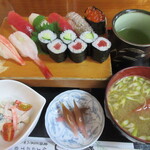 藤寿し - にぎり（中）1,500円（税別）