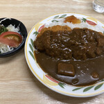 Shikishima - カツカレー900円サラダ付き。