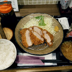 串焼黒松屋 - プラチナポークひれかつ定食