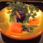 車力門 ちゃわんぶ - 千両なす土佐酢漬け、生からすみ、菜花。