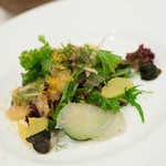 クラリタ ダ マリッティマ - 三崎産コチとサザエのカルパッチョ