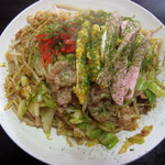 田中 - 肉入り焼きそば 中 400円