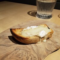 TTOAHISU - パン　ウォッシュチーズのせ