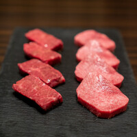 焼肉うしごろ 銀座並木通り店 - 究極の黒タン 厚切り  特選ハラミ