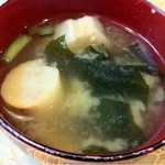 Okidokei - わかめと麩の味噌汁