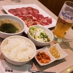 Yakiniku Ya Manyuutei - おすすめ焼肉3種盛りランチ(税抜1280円)