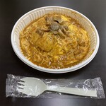 サザンカ - 料理写真:シェフ自慢のオムライス（デミ）400円