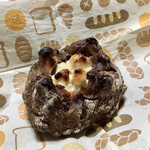 パンやきどころ RIKI - クランベリーとクルミのフロマージュ ¥250+税