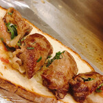 岡山浜作 鉄板焼 - 薄い高級肉にネギを巻く