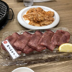 焼肉・定食・冷麺 味楽苑 - ささまホルモン(みそ)500円、特上牛タン2,000円