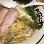 地鶏豚骨らーめん ひなわ - 麺はこんな感じ