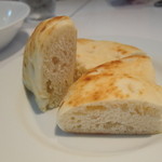 ギンザイルチェントロ - ランチセットのパン　12.05.30.