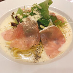 ラーラ - 生ハムとゴルゴンゾーラのクリームパスタ