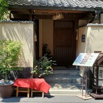 Kaisaku - 入って左がカウンター入口