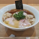 らぁ麺 飯田商店 - わんたん入り醤油らぁ麺