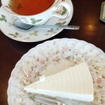 カフェ・アカリ - レアチーズケーキ＆食後の紅茶